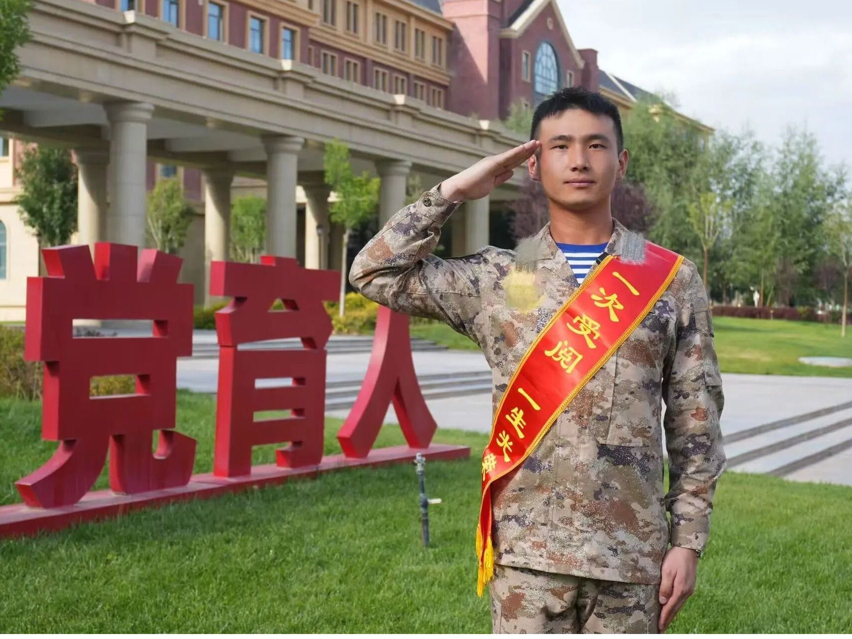 杨旭：九三阅兵！十大买球官方网站学子亮相受阅方阵