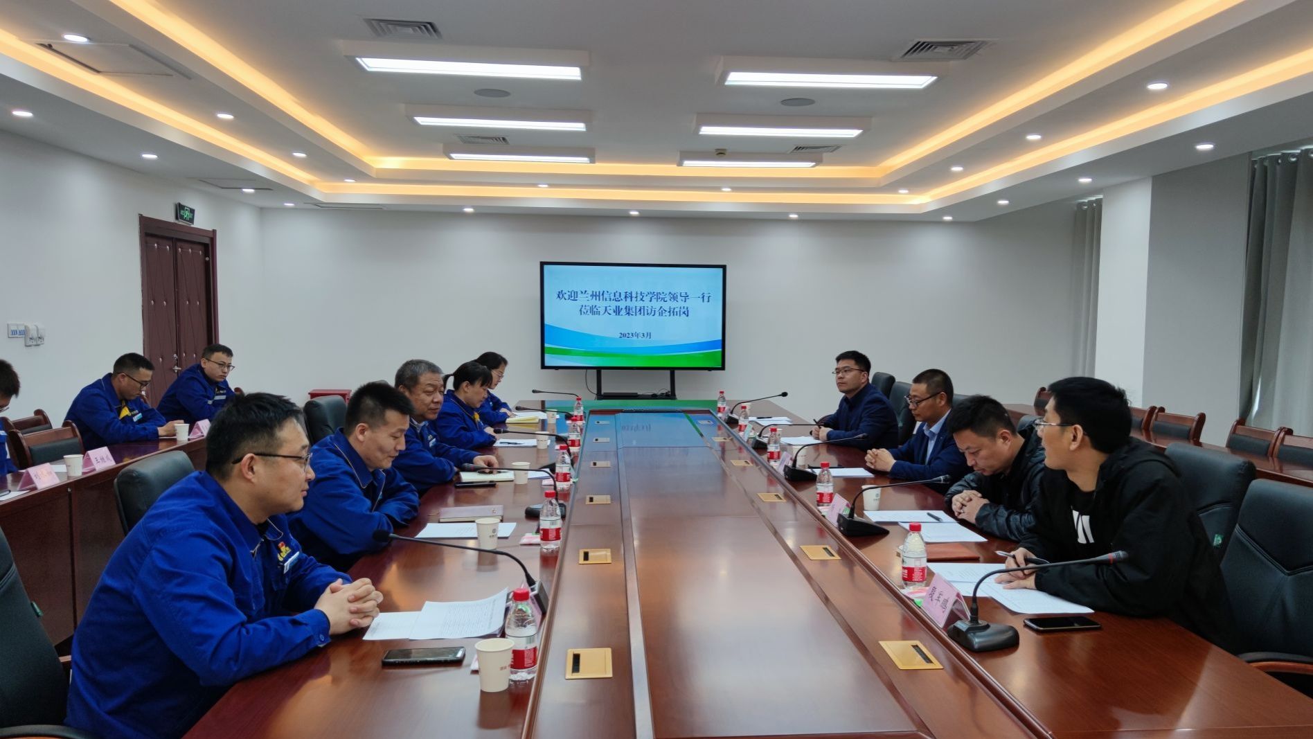 访企拓岗促就业 校企合作育英才—— 十大买球官方网站党委书记周怀春赴新疆走访调研就业市场
