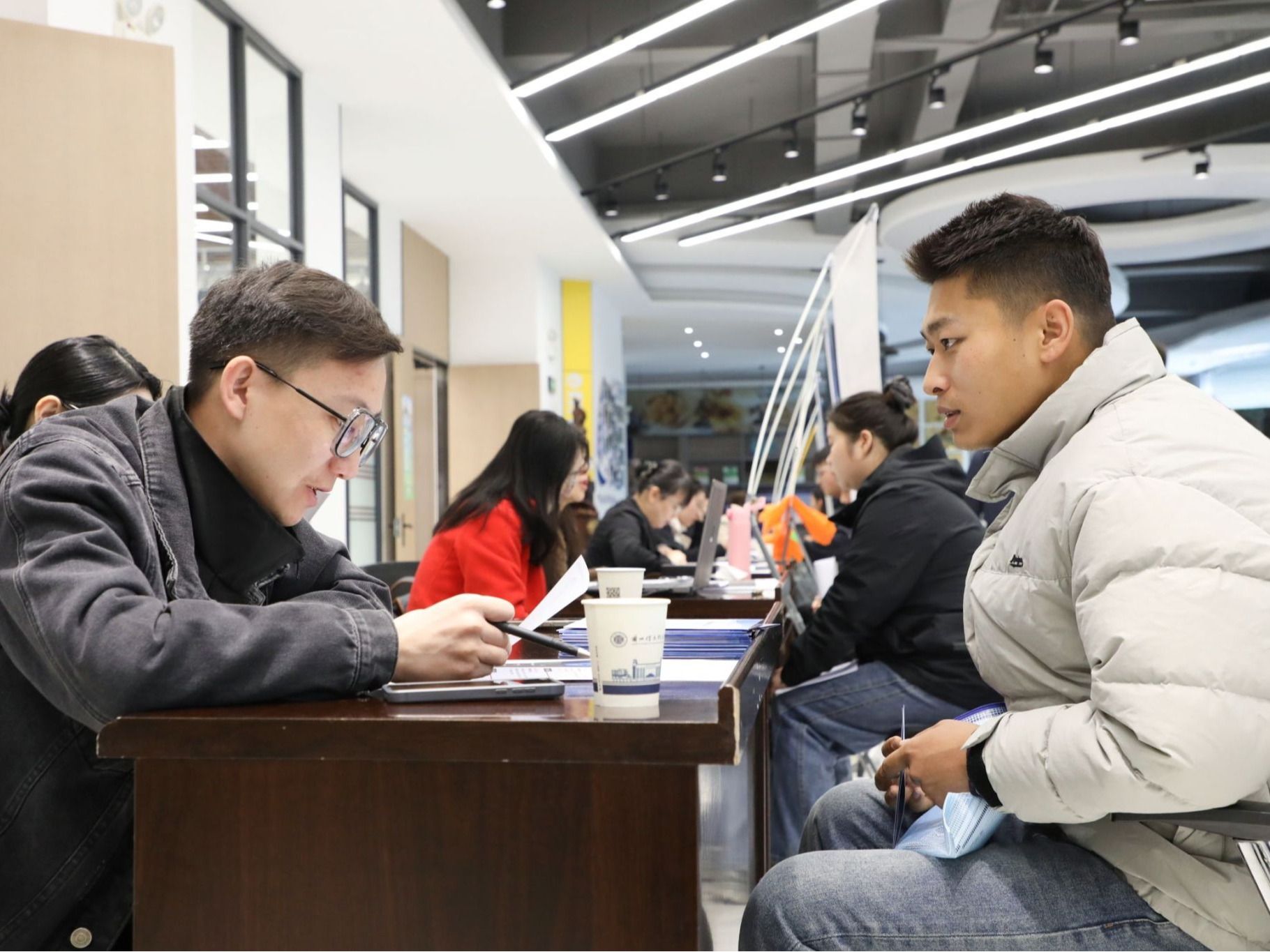 “海纳英才 盐途有你”——十大买球官方网站浙江海盐县专场招聘会圆满结束