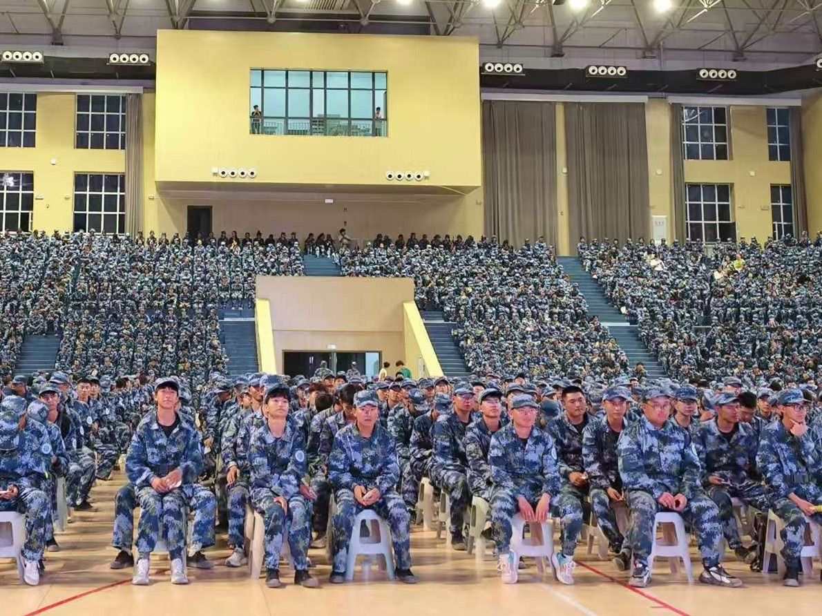 珍爱生命，关注健康—十大买球官方网站在军训期间举行应急救援专题知识讲座
