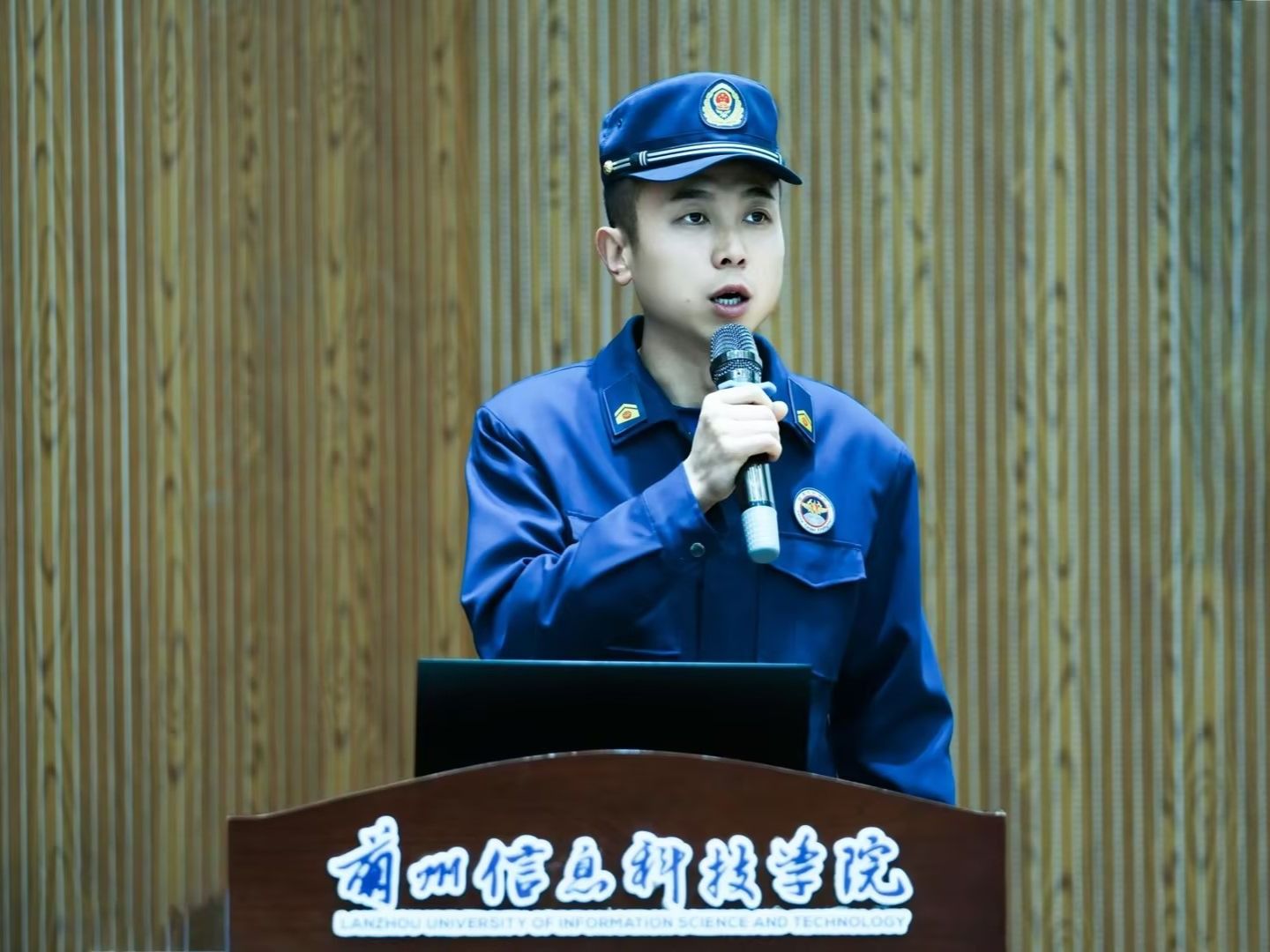 十大买球官方网站组织开展秋季学期消防安全知识讲座