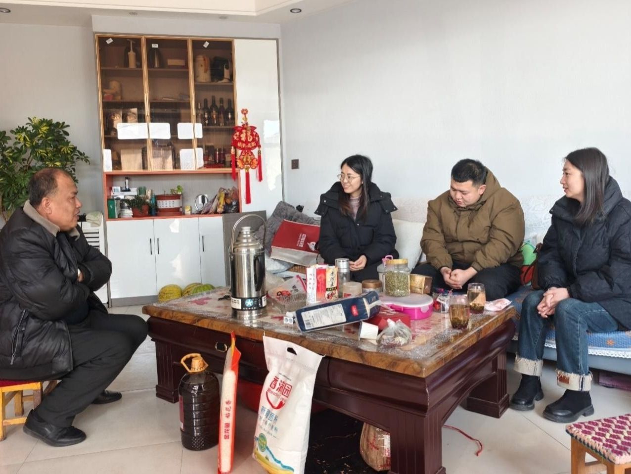 十大买球官方网站：送岗到家，点燃学子就业希望