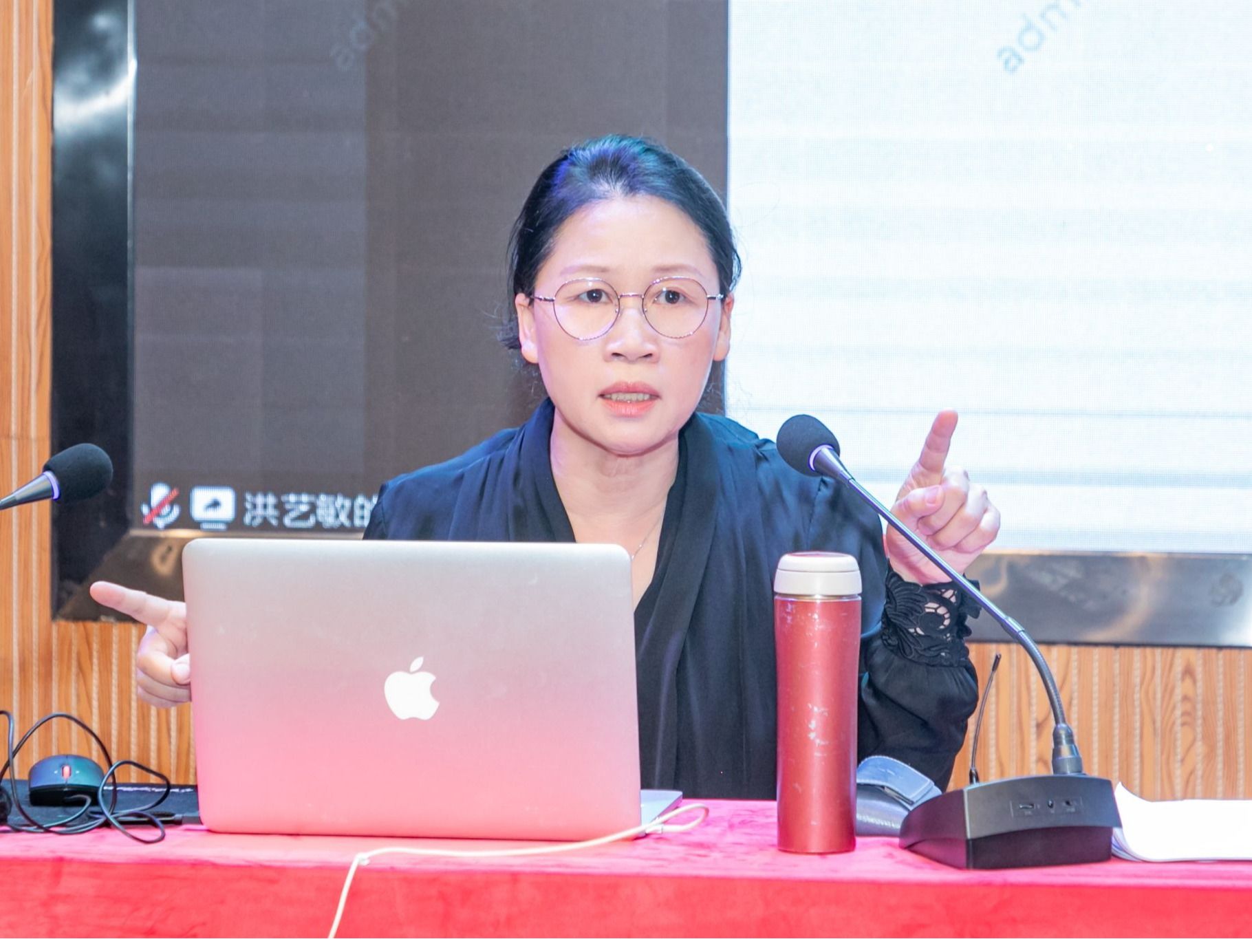 构建应用型人才培养体系——教育部评估专家洪艺敏教授走进十大买球官方网站指导评建工作