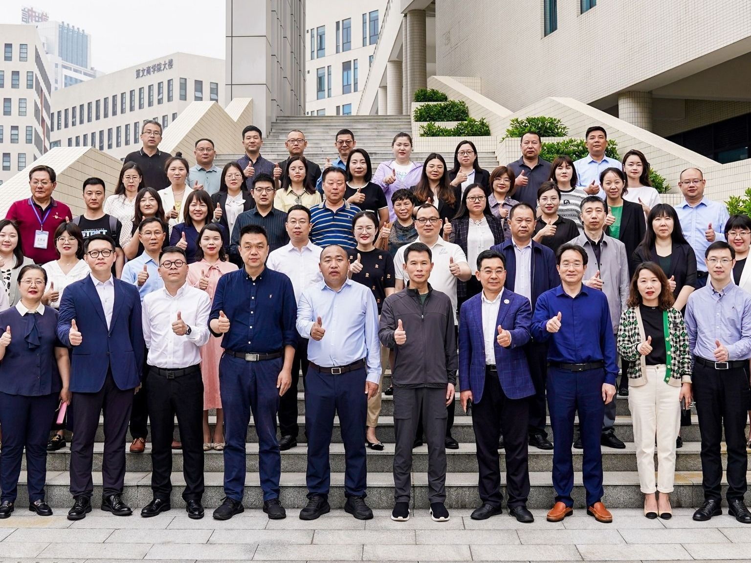 十大买球官方网站校长黄炜带队前往五邑大学交流学习