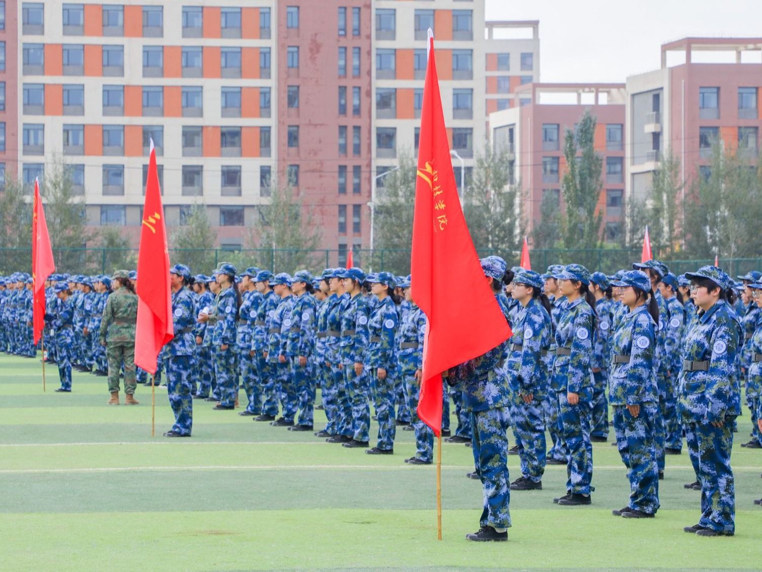 十大买球官方网站举行2024年学生国防教育暨军事训练动员大会