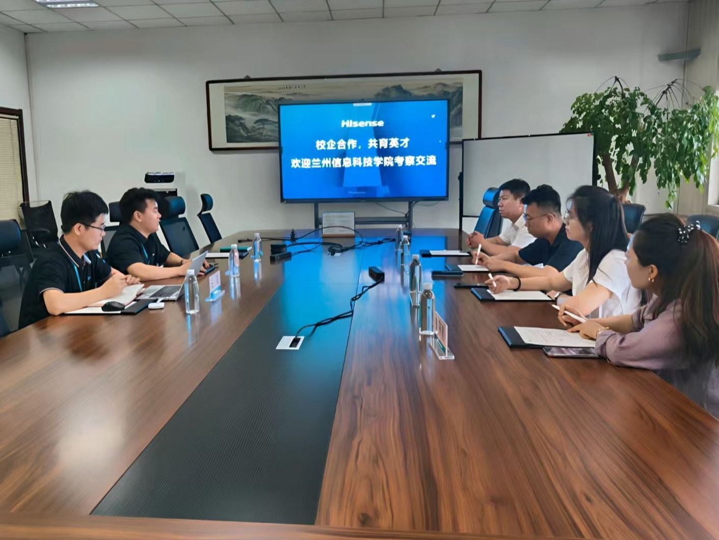 十大买球官方网站赴青岛潍坊开展“访企拓岗”专项行动