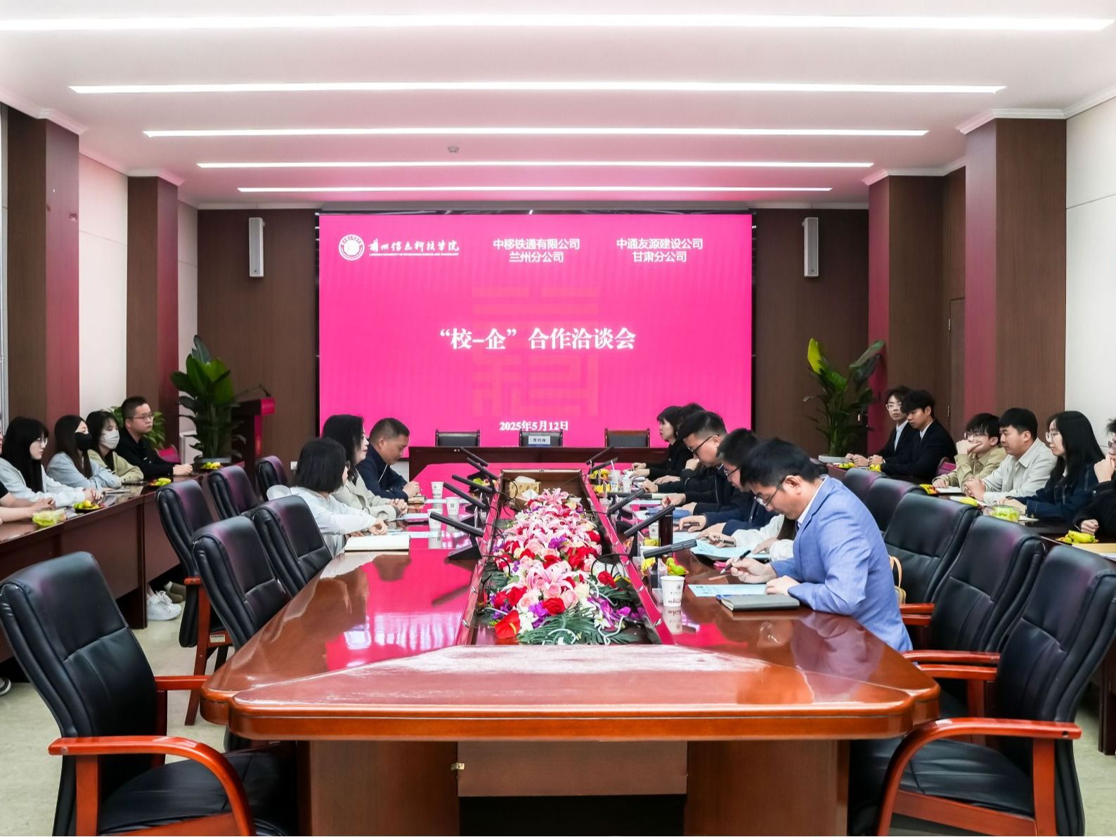 十大买球官方网站与两家高质量企业签订合作协议