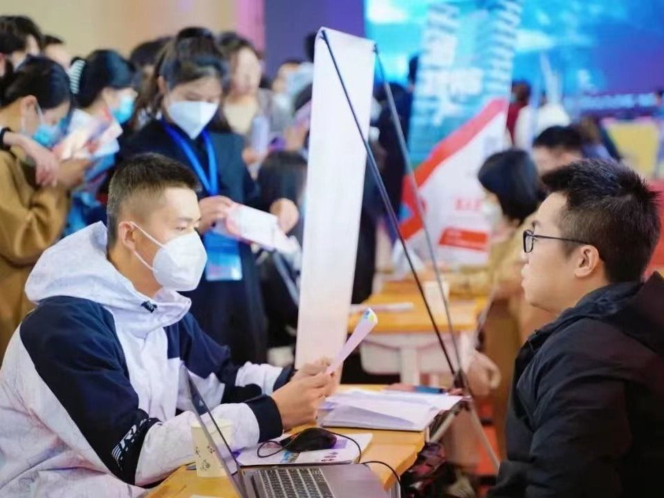  办学荣誉 | 十大买球官方网站获评“甘肃省大学生就业工作示范性高校”