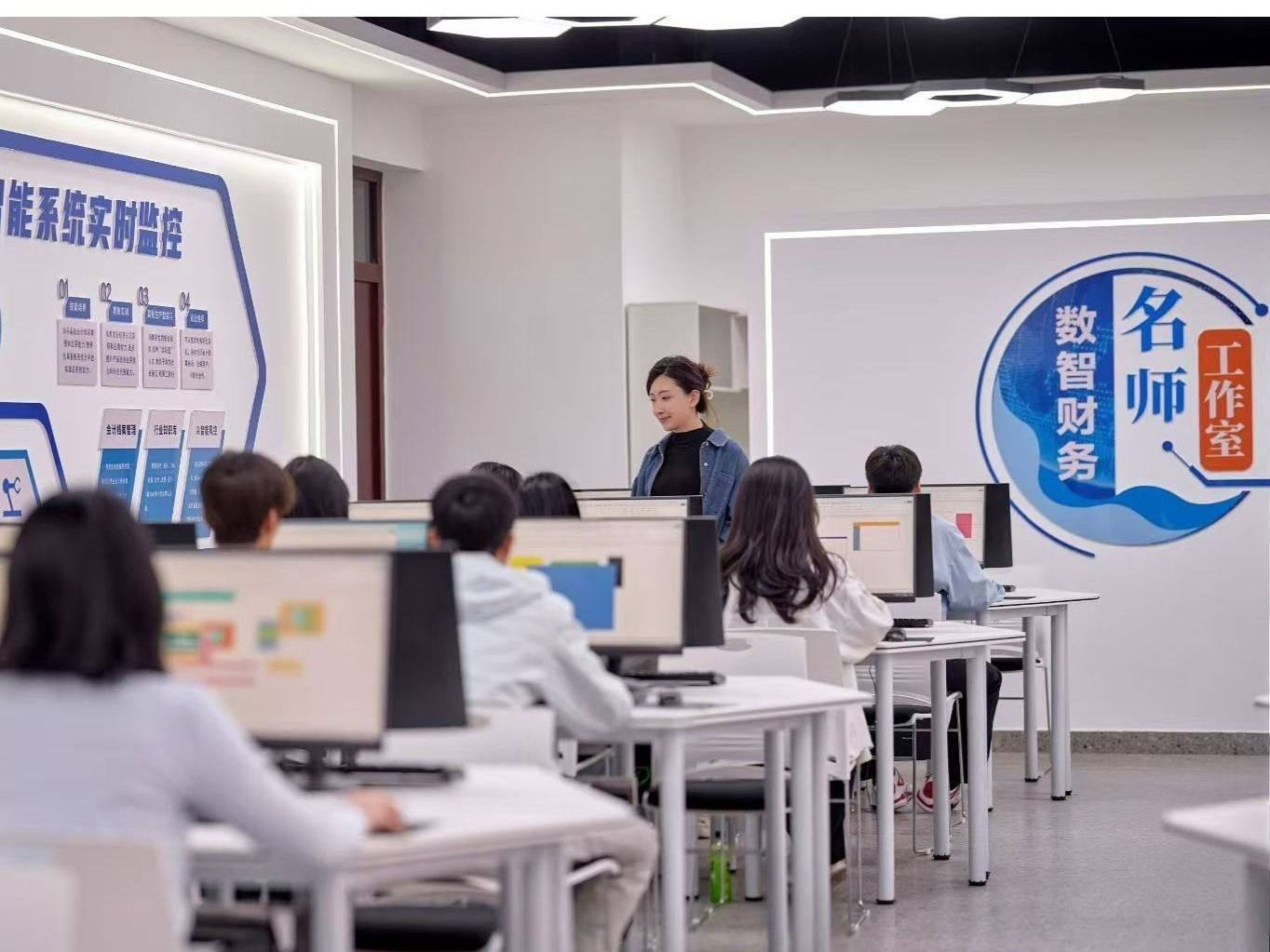 国赛获奖+14，十大买球官方网站在商科竞赛中获佳绩