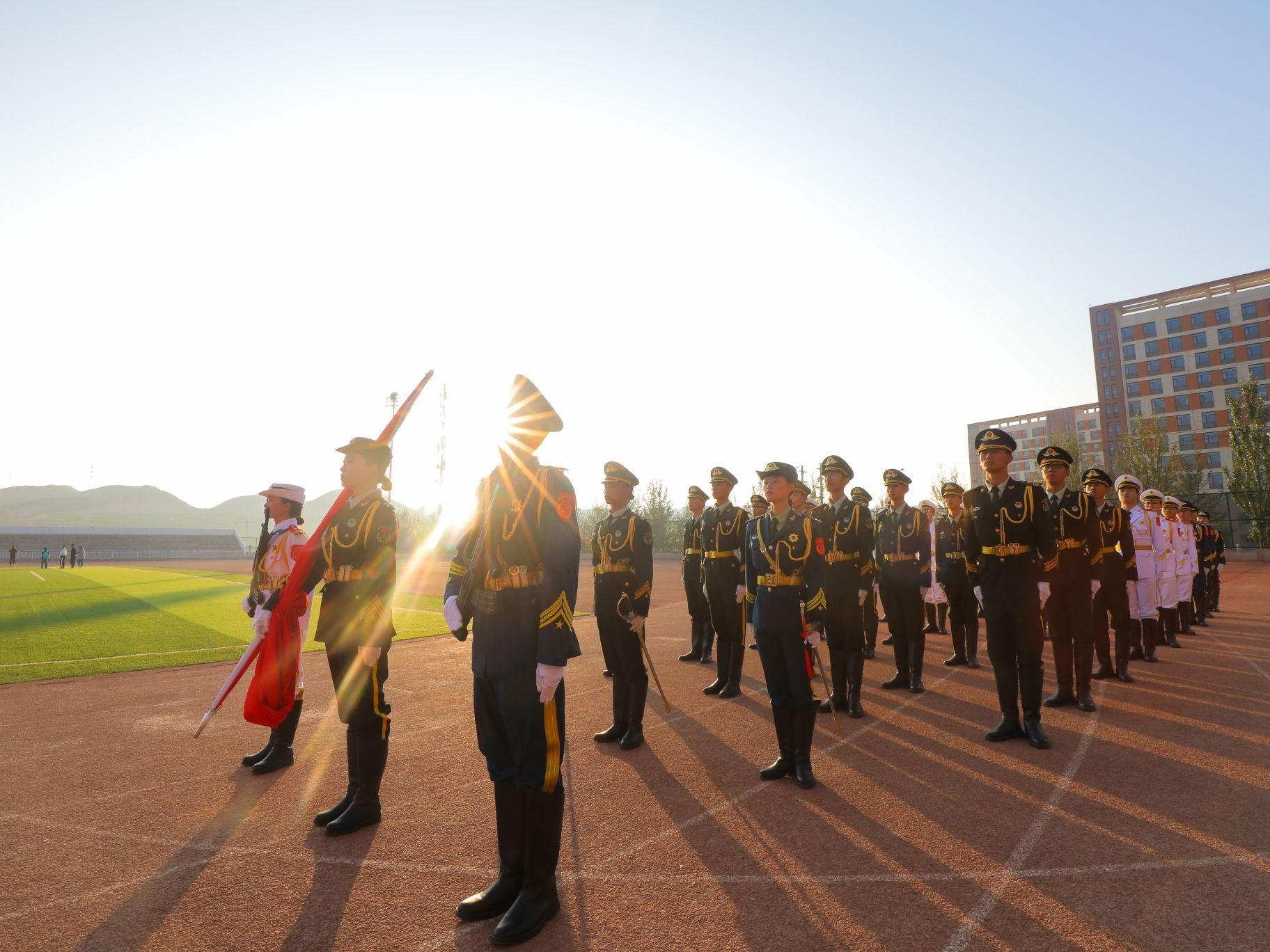 十大买球官方网站举行2023秋季学期  第一次升国旗仪式暨开学第一课