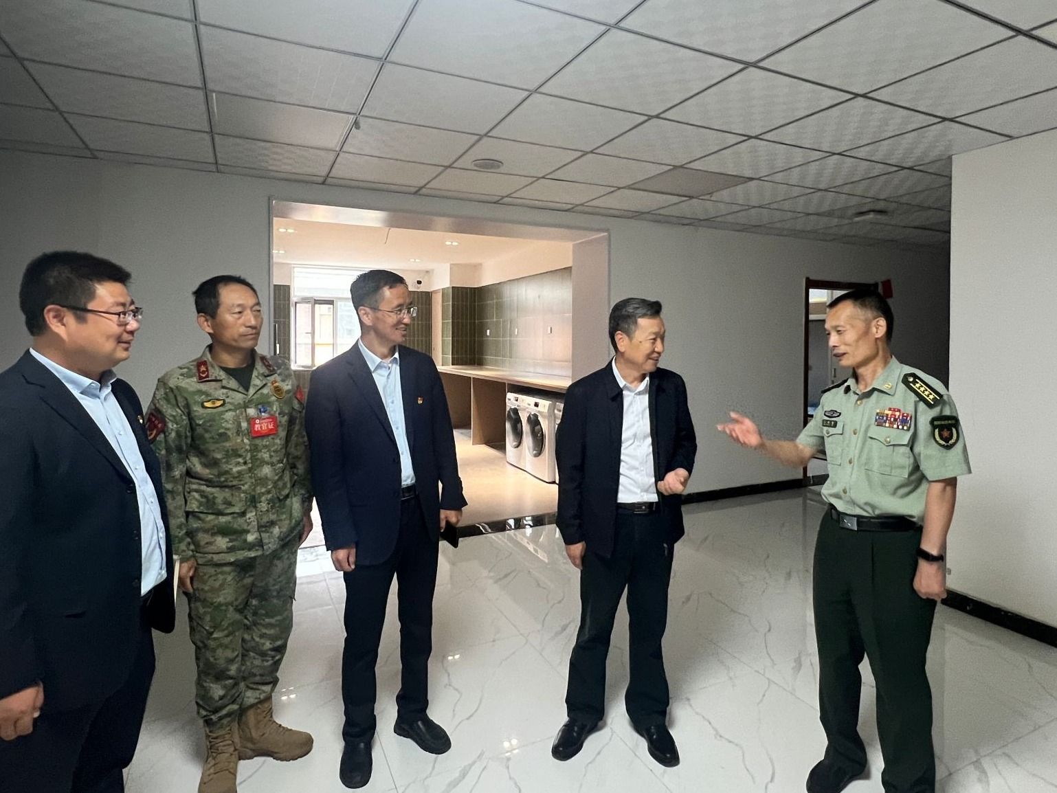兰州市委常委、兰州警备区政委王传智深入十大买球官方网站督导检查军训工作