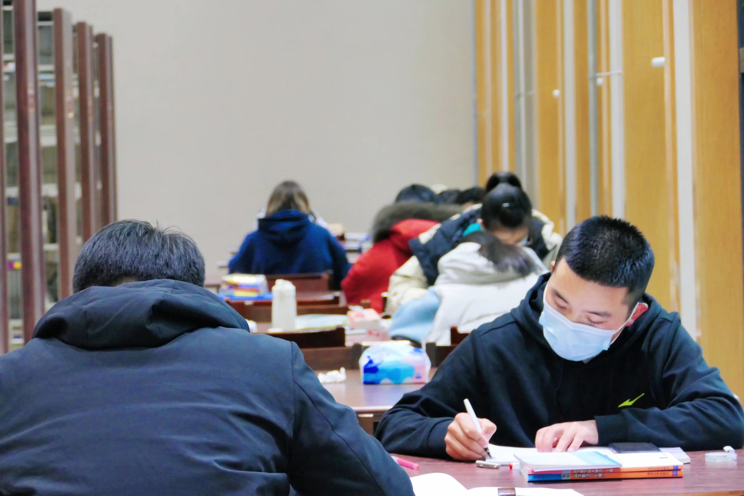 "研"途能量满满!这所高校为备考学子免费"加鸡腿" "研"途能量满满!这所高校为备考学子免费"加鸡腿"