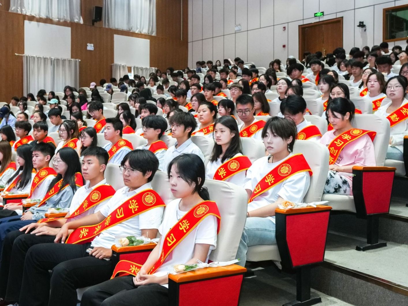 十大买球官方网站举行2025年春季学期学风建设表彰大会