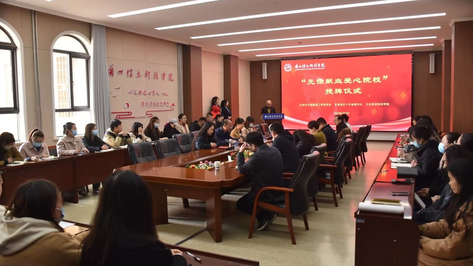 新殊荣-十大买球官方网站被授予 “无偿献血爱心院校”